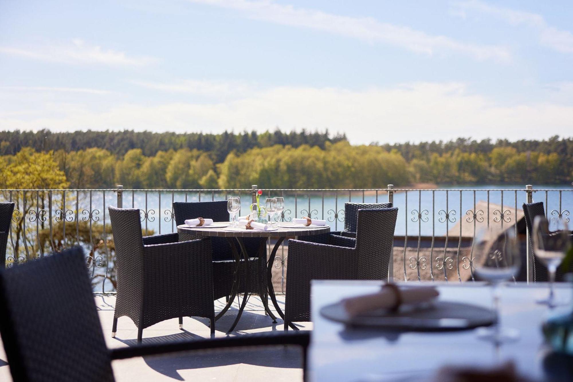 Van Der Valk Naturresort Drewitz Nossentiner Huette Exteriör bild